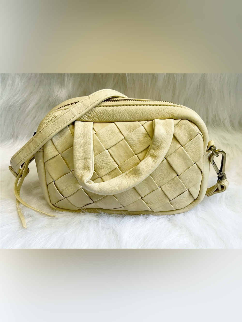 Hobo NWT Leather Maze Convertible Crossbody/Satchel in Buff/Cream - Picture 3 of 8